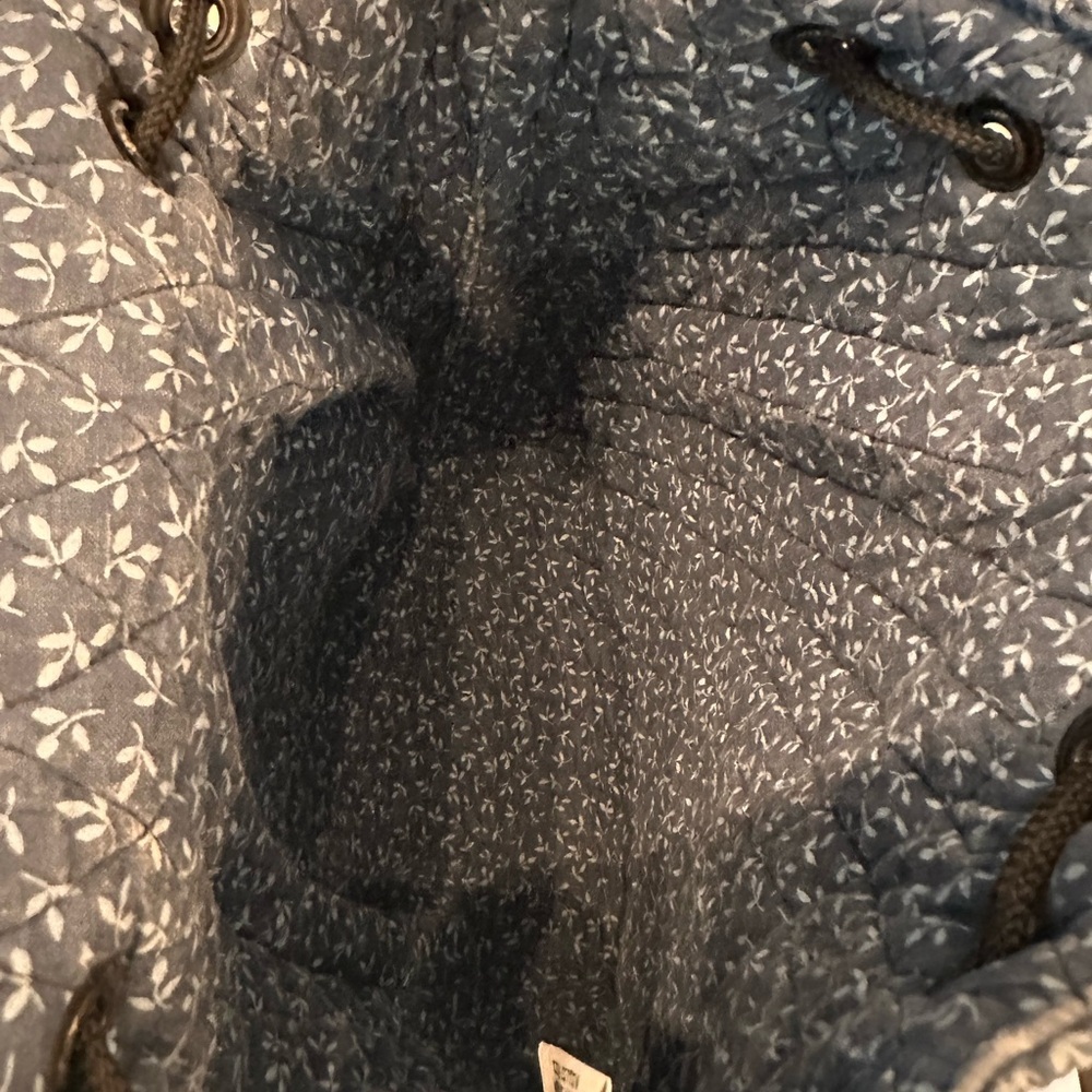 Vera Bradley Provencal Blue Quilted Drawstring Backpack Navy Paisley Retired EUC - Picture 6 of 6